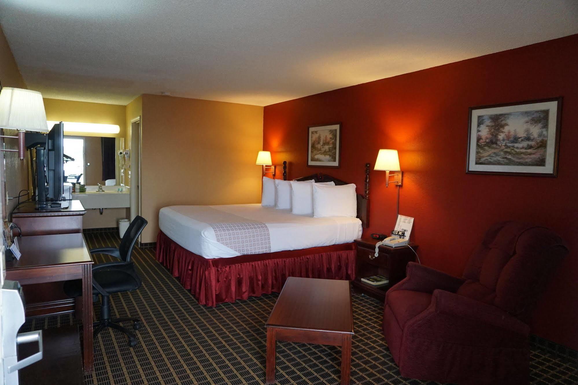Star Plus Inn & Suites Selmer Eksteriør bilde