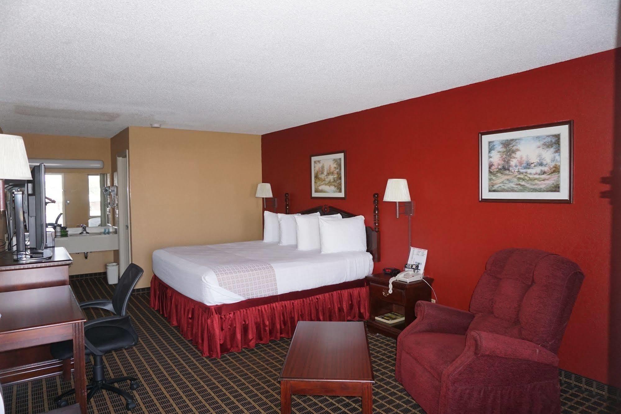 Star Plus Inn & Suites Selmer Eksteriør bilde