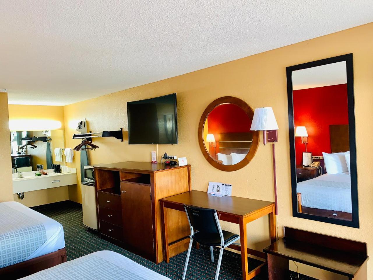 Star Plus Inn & Suites Selmer Eksteriør bilde