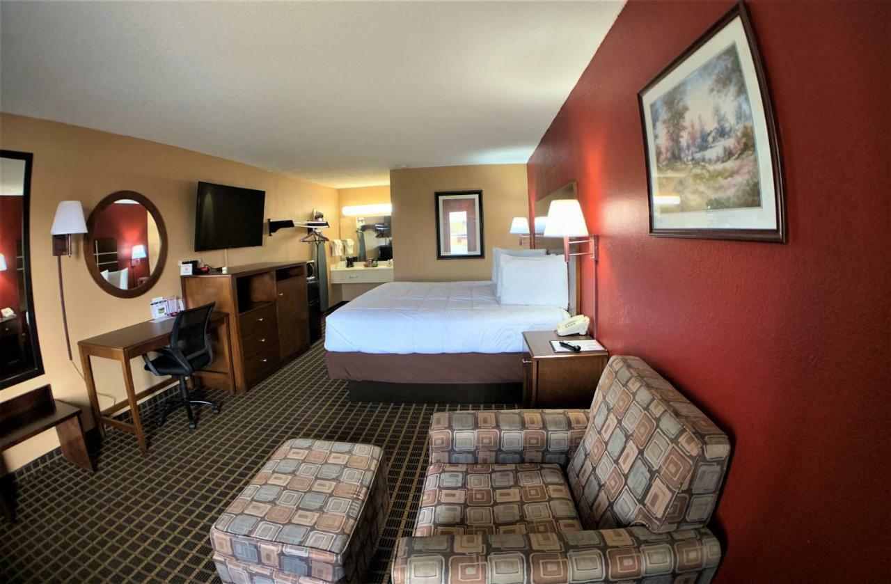Star Plus Inn & Suites Selmer Eksteriør bilde